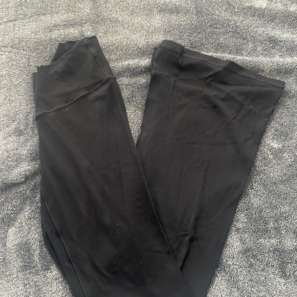 Black Aerie flared yoga pants